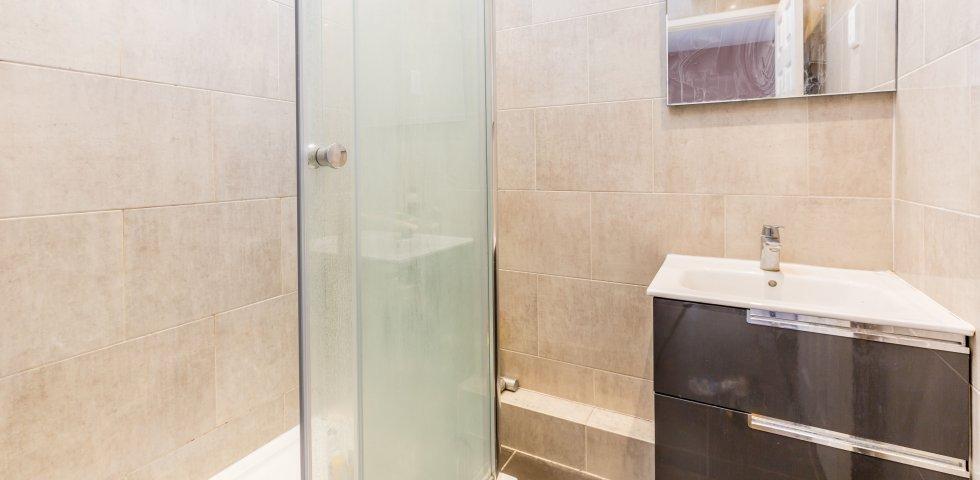 			EXTRA STUDY ROOM, 3 Bedroom, 1 bath, 1 reception Flat			 Viceroy Close, EAST FINCHLEY